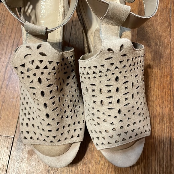 •MARC FISHER•TAN CUT OUT PERFORATED ESPADRILLE PLATFORM WEDGES SIZE 8.5 EUC - Picture 11 of 13